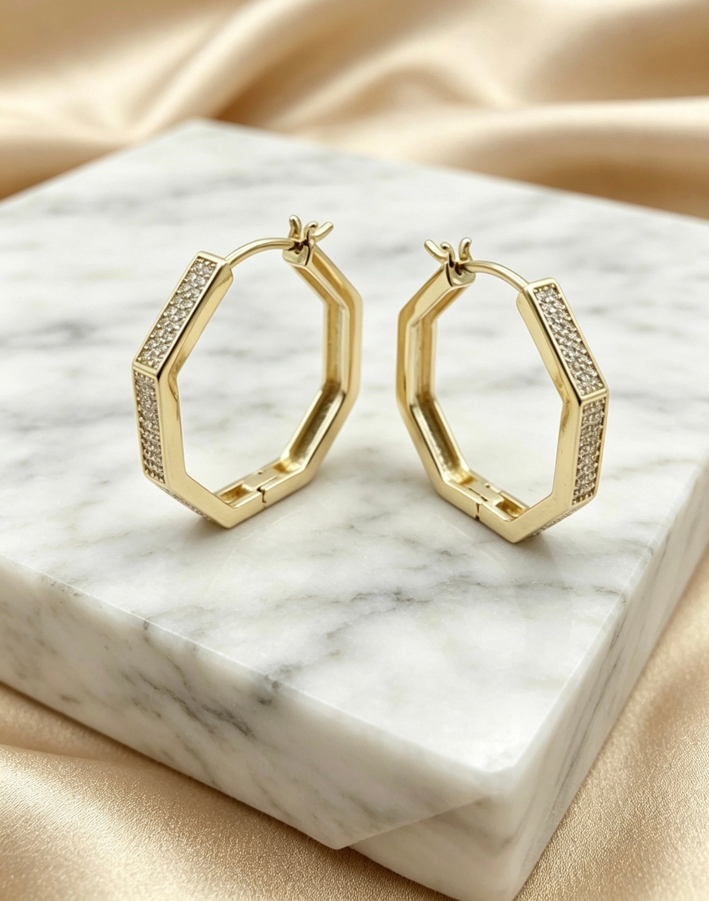 Lüks Geometrik Taşlı Halka Küpe – Paslanmaz Çelik Suya Dayanıklı Gold Küpe