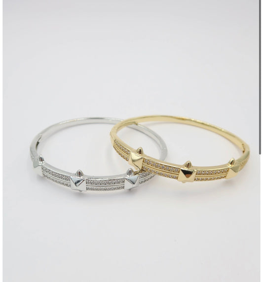 Çivi Detaylı Taşlı Kelepçe Bileklik | Veloura Accessories