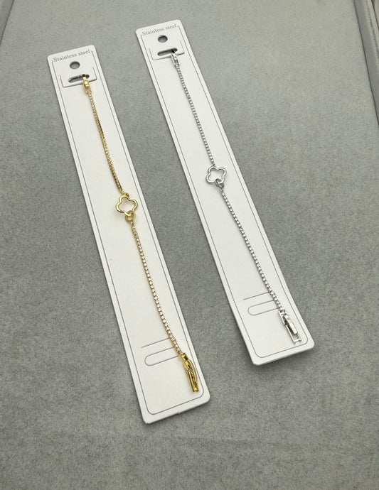 Yonca Charm Zirkon Taşlı Çelik Bileklik